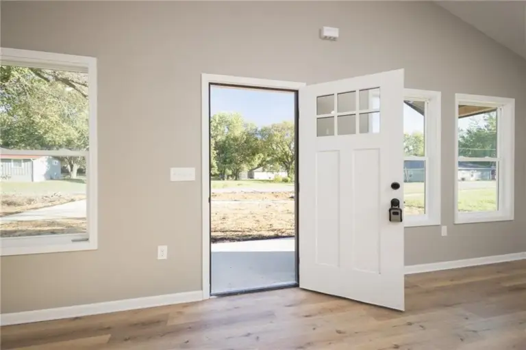 Front entry and living area at 305 E Pacific St, Holden, Missouri - DRAT House 2